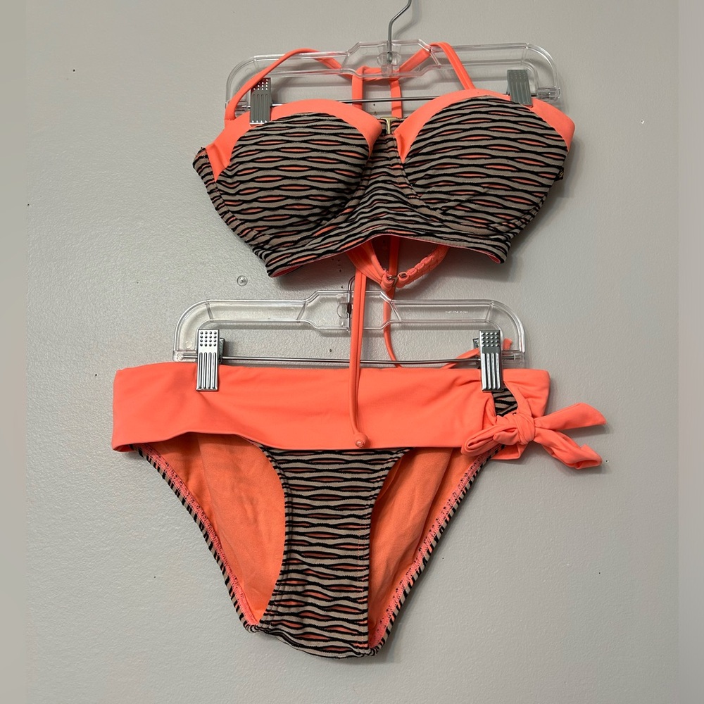 La Vie En Rose Push-Up Bathing Suit Top and Bikini Bottoms. Size Small.